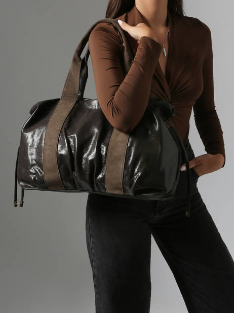 Schoudertas Ep11 Mila louise Bruin ep11 20204E11 ander zicht 1